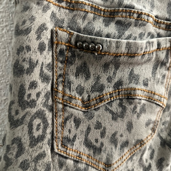 Leopard Print crazy sexy cool Dollhouse jeans size 5 juniors - Picture 6 of 8